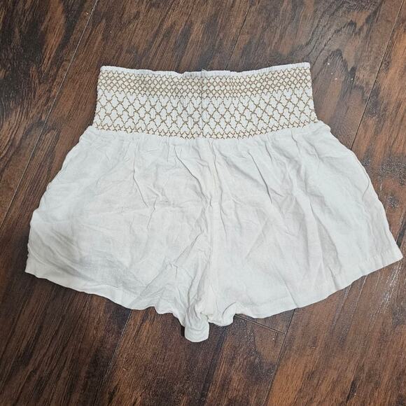 Cali 1850 shorts- Size Small- White- High Waisted New - Picture 1 of 2